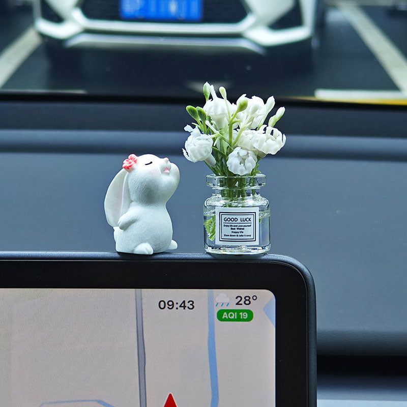 Miniature vase ornament for cars