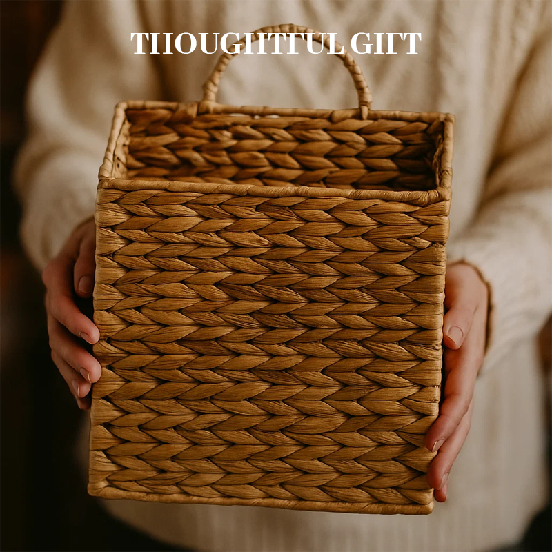 🧺 Wall-mounted flower basket