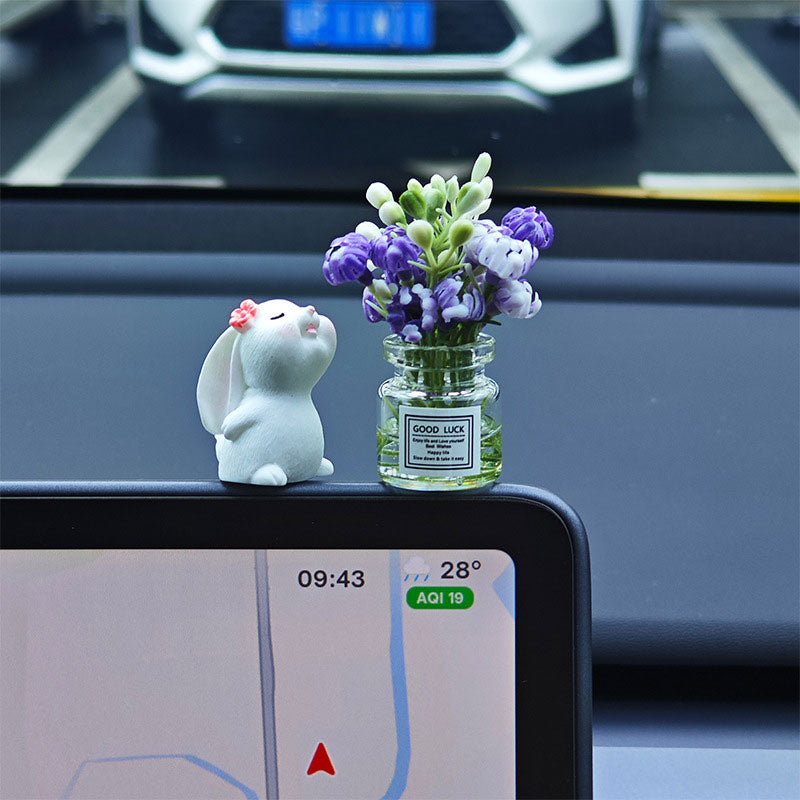 Miniature vase ornament for cars
